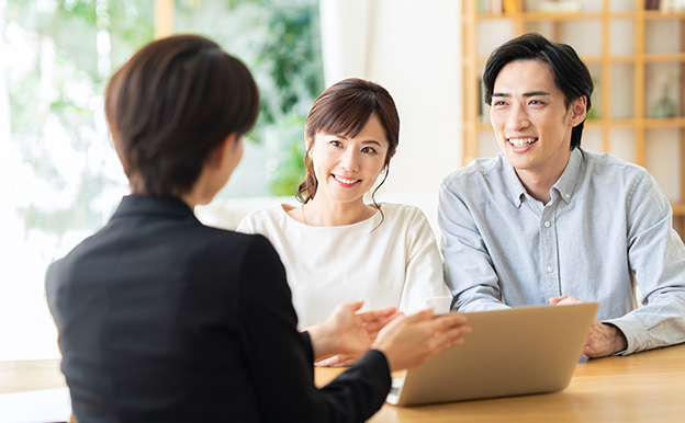 お客様の立場に立ち、どんな保証が必要かを見極めて、一人ひとりに最適な保険をご提案します。また、保険の仕組みや手続きをわかりやすくご説明します。